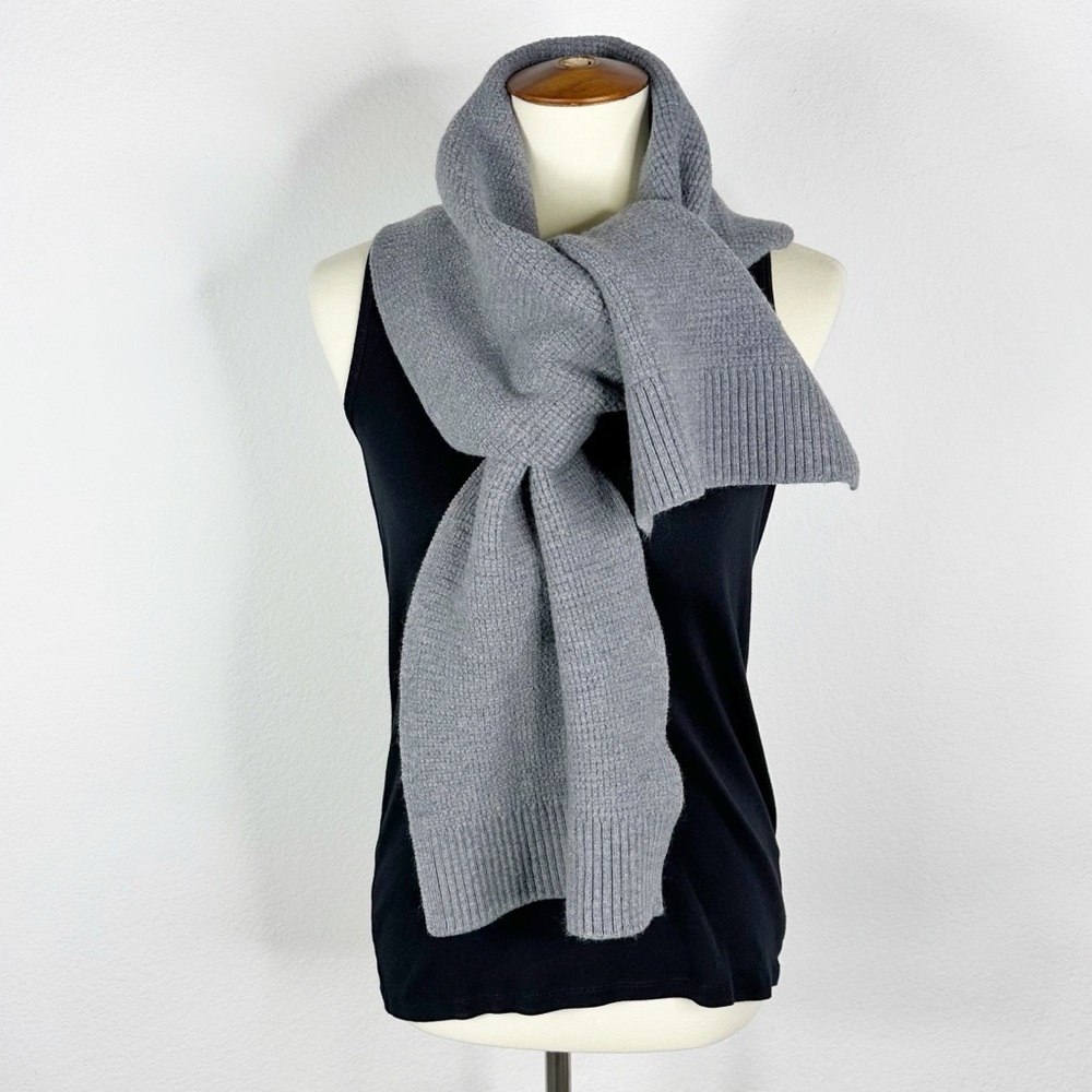 Banana Republic Men's Gray Knit Merino Wool Scarf